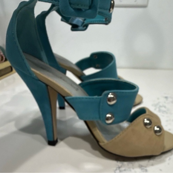 Shoe Dazzle Shoes - ShoeDazzle 4" Blue Beige Strappy Heels Studded Open Toe Fabric Women's 6.5